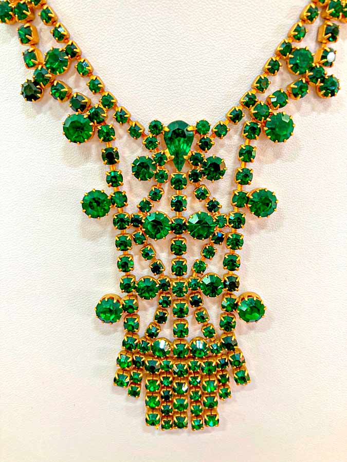 Collar Vintage de Bisutería Cristales de Bohemia Verdes Años 70 Chapado en Oro | Hecho a Mano